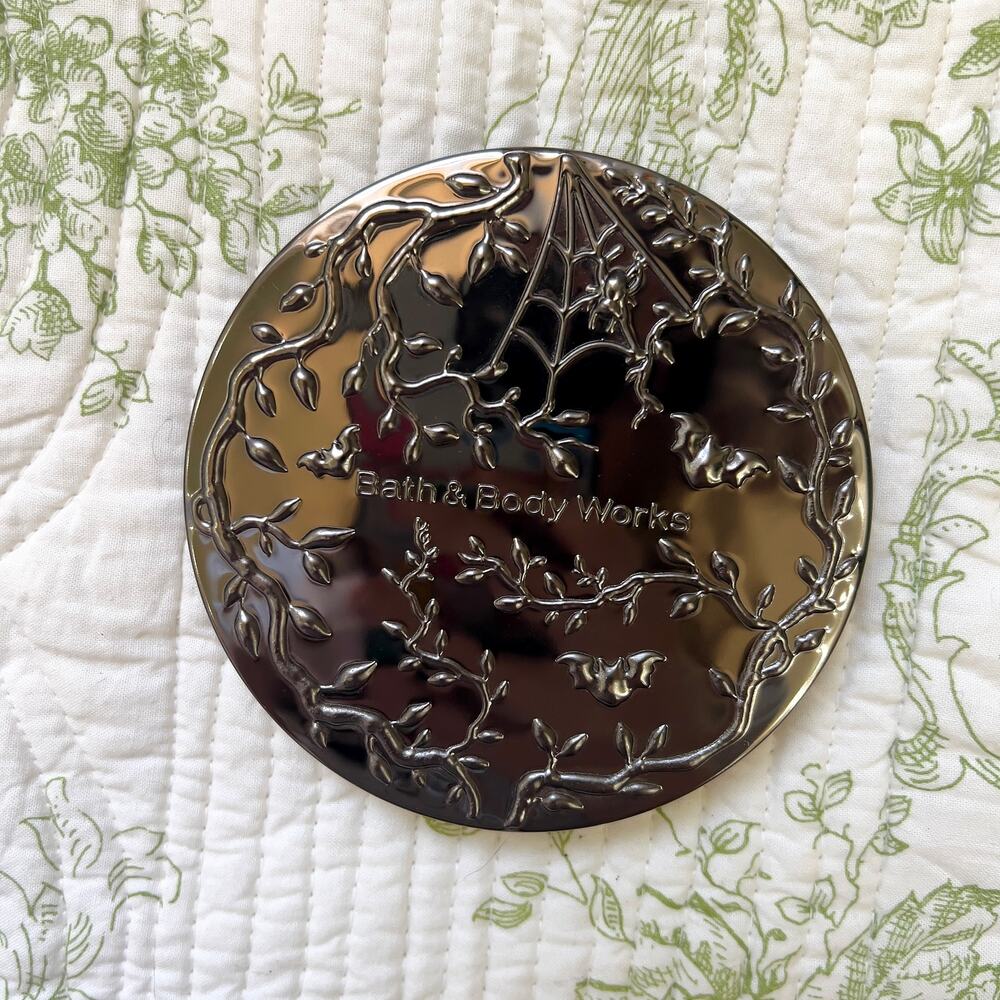 Bath & Body Works Vampire Blood Halloween Candle Lid - Picture 3 of 3